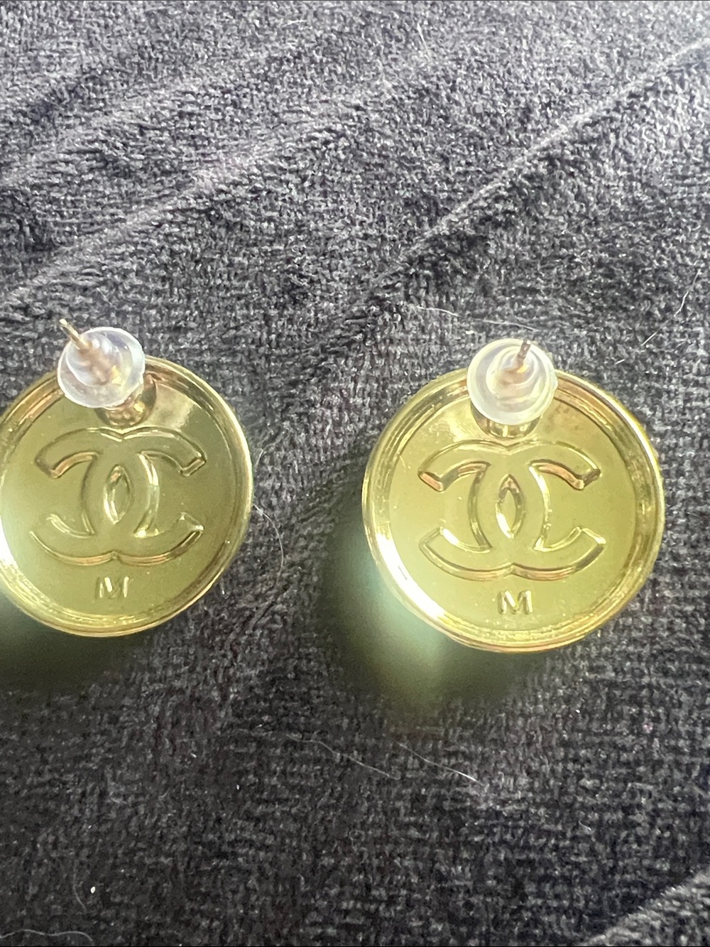 CHANEL Gold-Tone Button earrings with White CC Logo - Picture 6 of 11